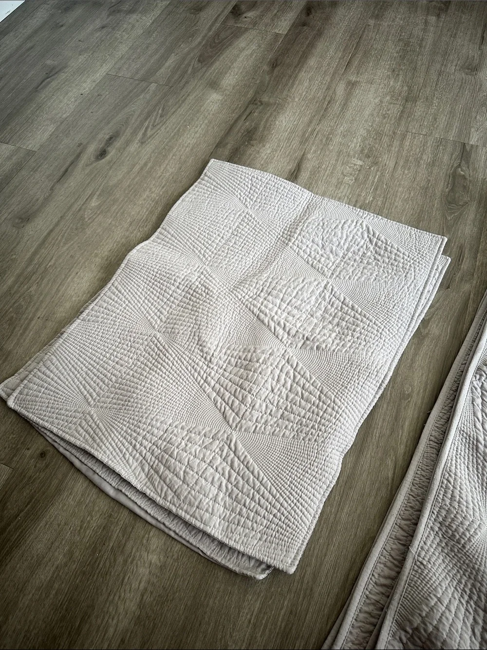 Diamond-Textured Quilted Coverlet in light purple